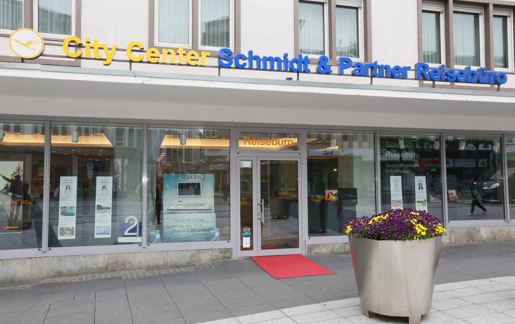 Schmidt & Partner Reisebüro Aussenansicht