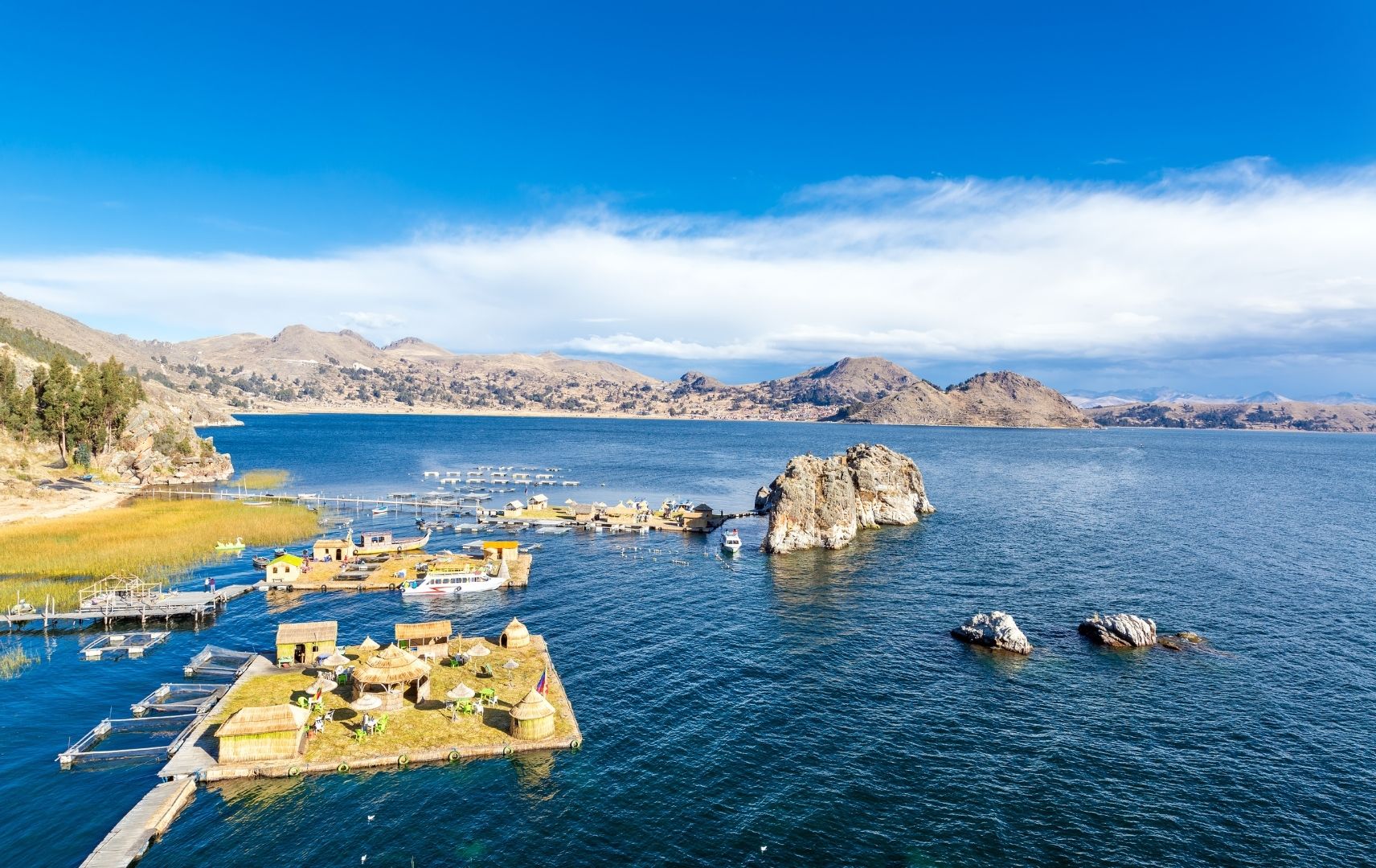 Schwimmende Inseln auf dem Titicacasee in Bolivien