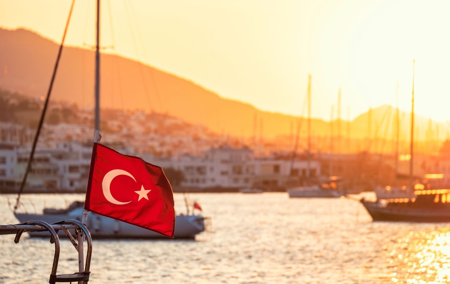 Türkei Flagge an Boot