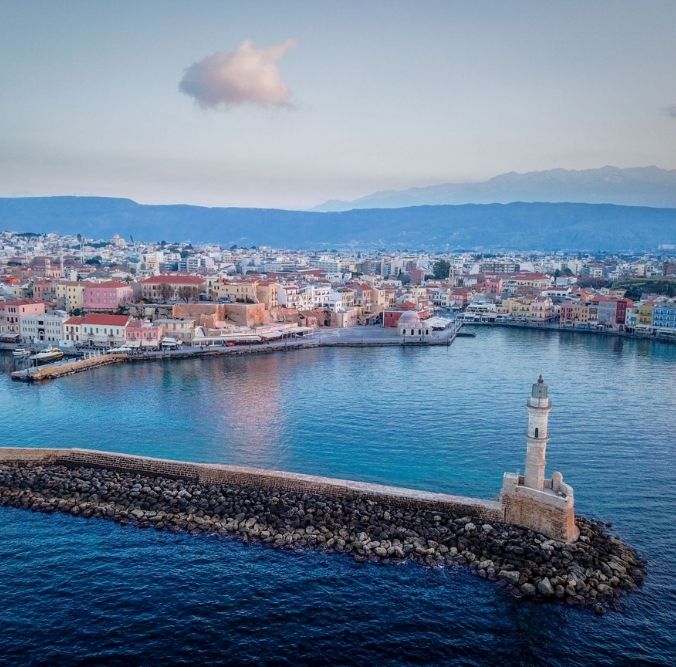 Bucht mit Leuchtturm auf Kreta
