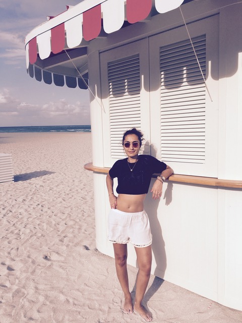 Sara Yussefi am Strand von Miami