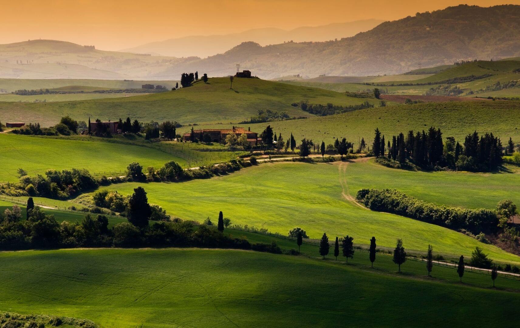 sanfte grüne Hügel in der Toskana