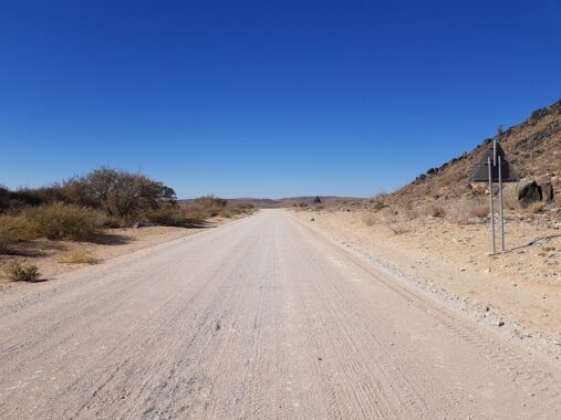 Schotterstraße in Namibia
