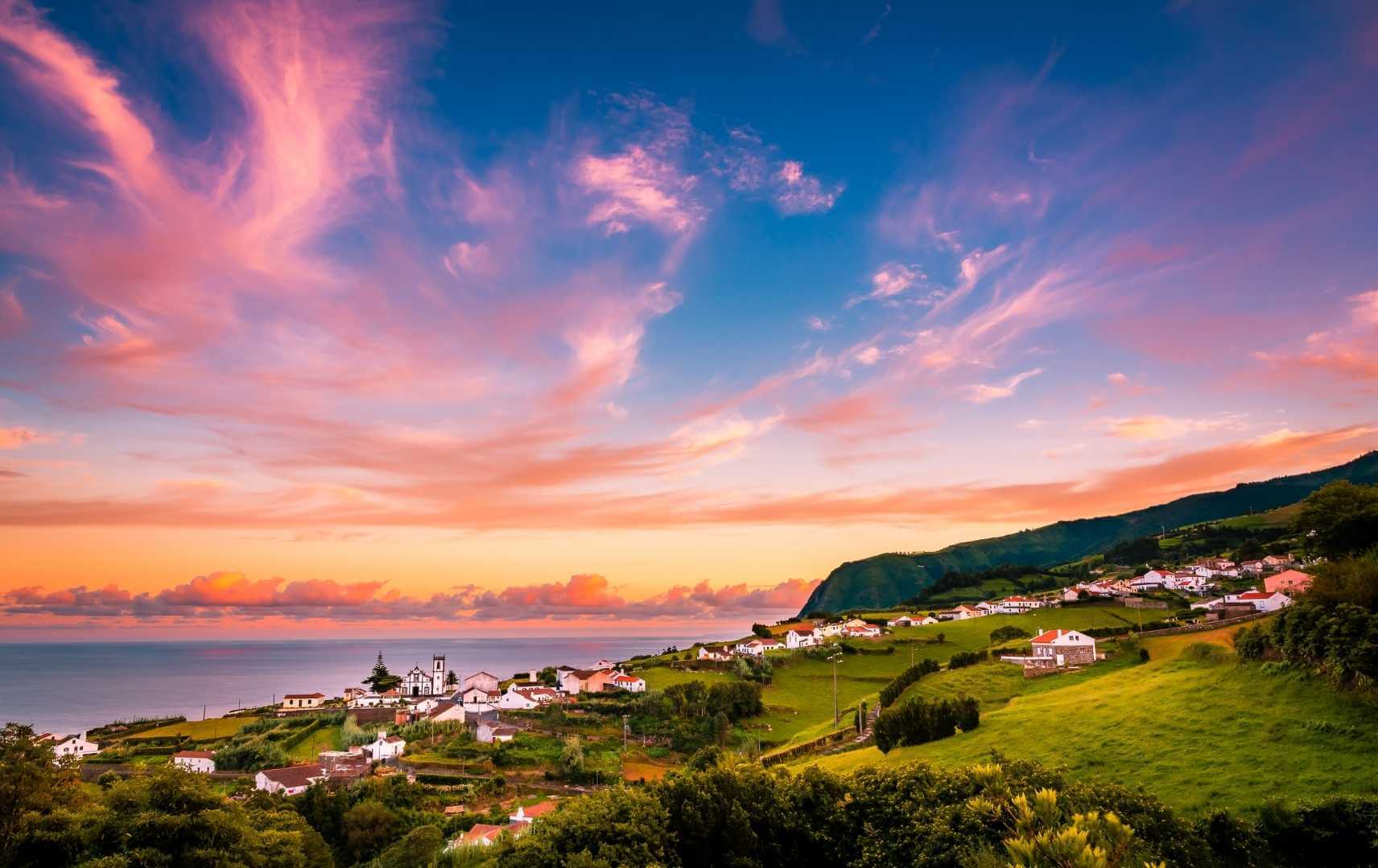 Dorf und Landschaft Reiseziel Azoren