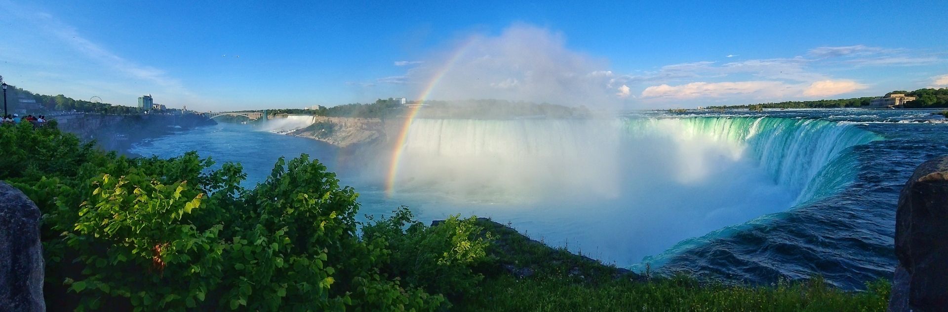 Hero Teaser Regenbogen an den Niagara Fällen