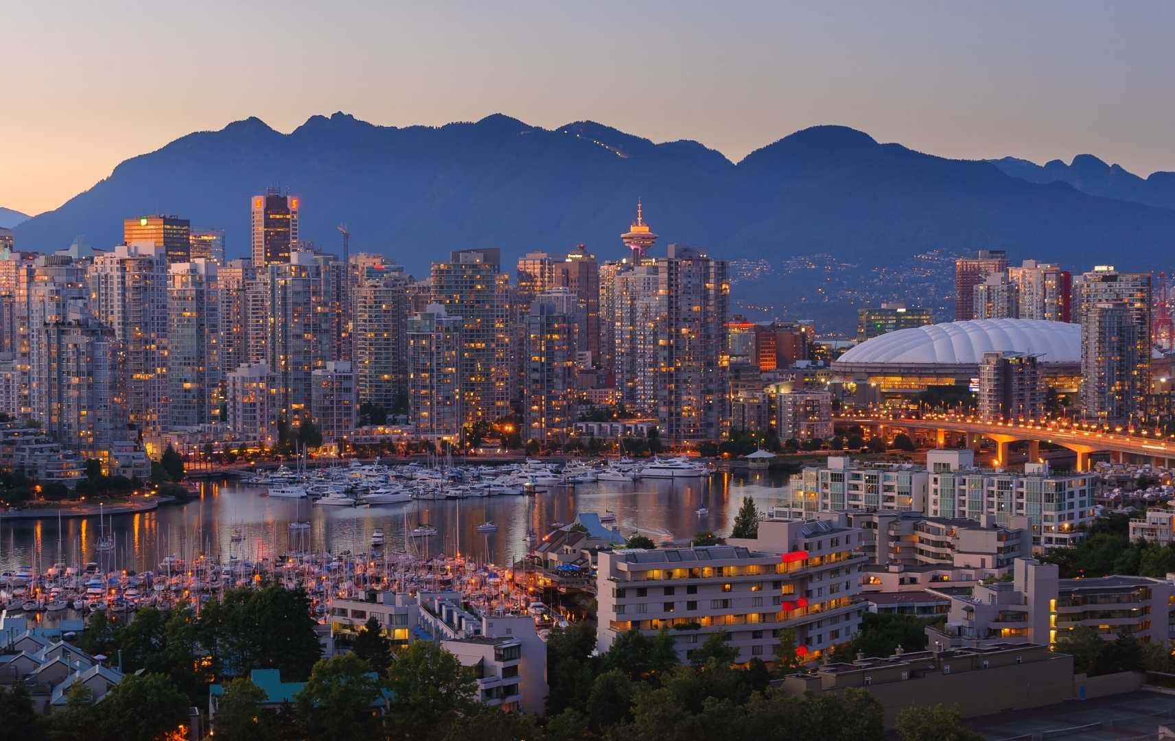 Skyline von Vancouver am Abend