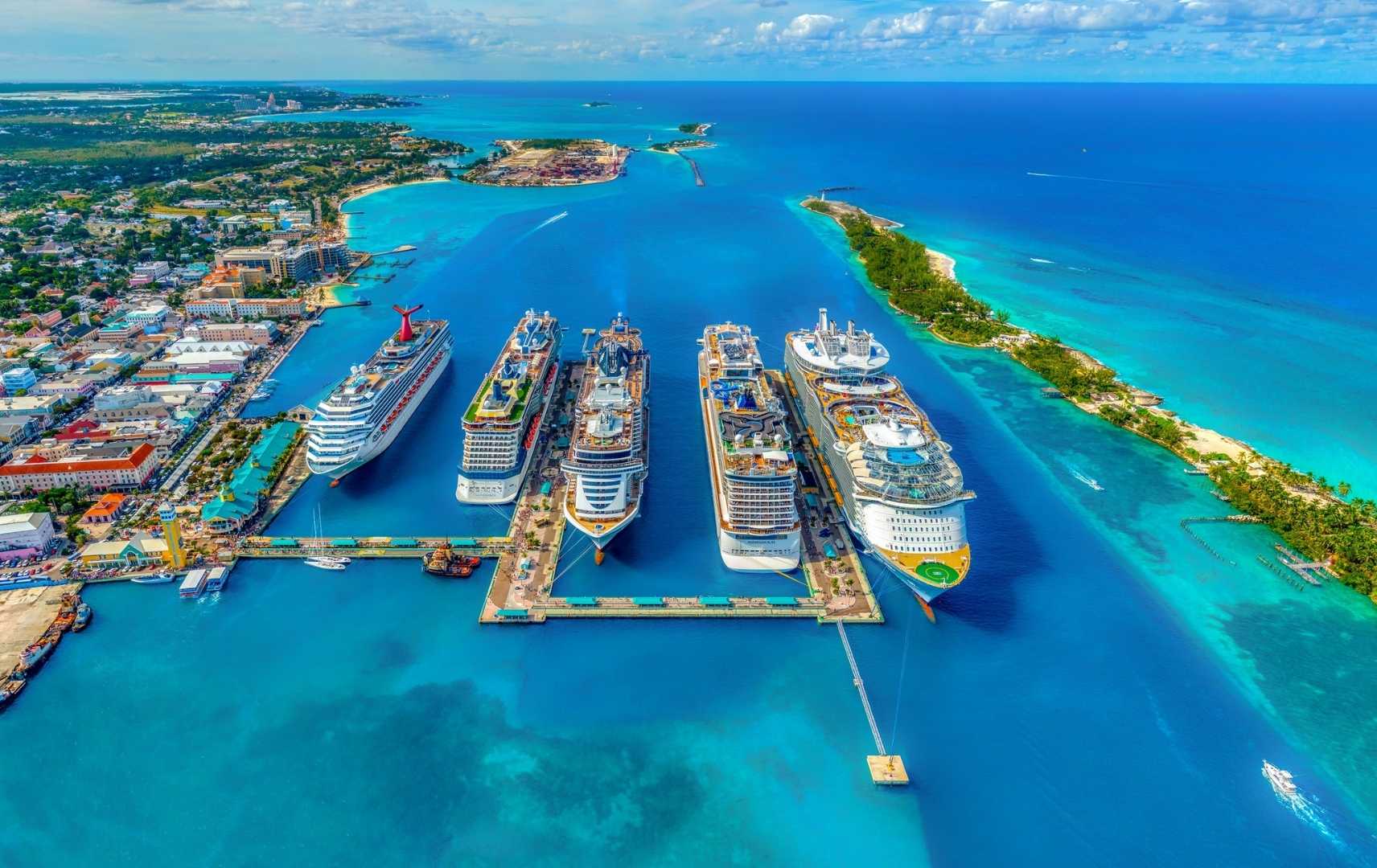 Kreuzfahrtschiffe im Hafen von Nassau