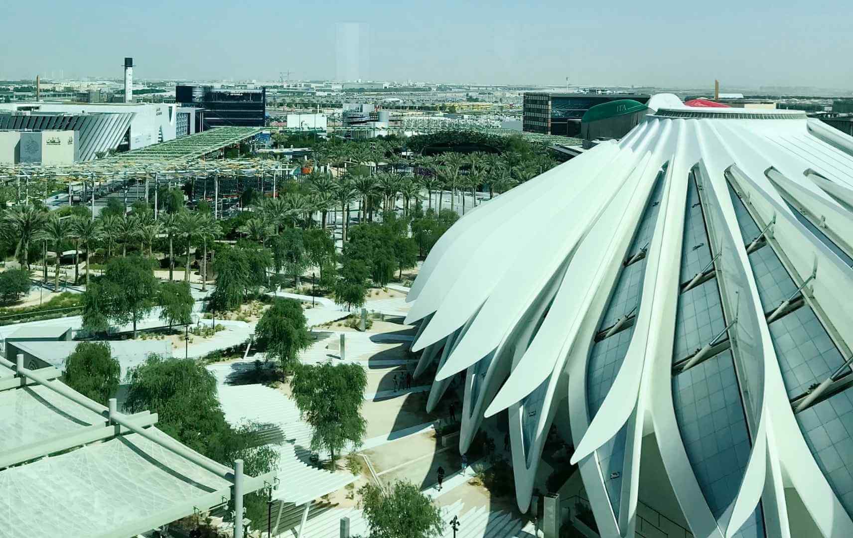 Blick von oben auf UAE-Pavillon und Gelände