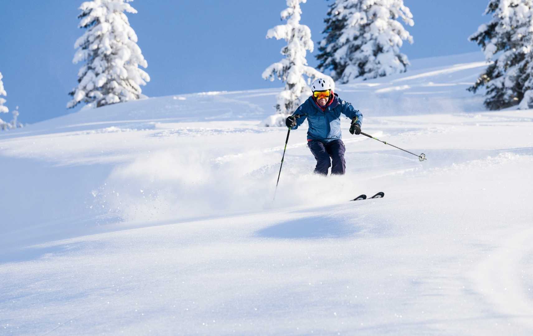 Skifahrer im Schnee im Aldiana Club