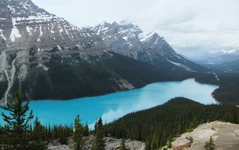 Kanada: See und Blick auf die Berge