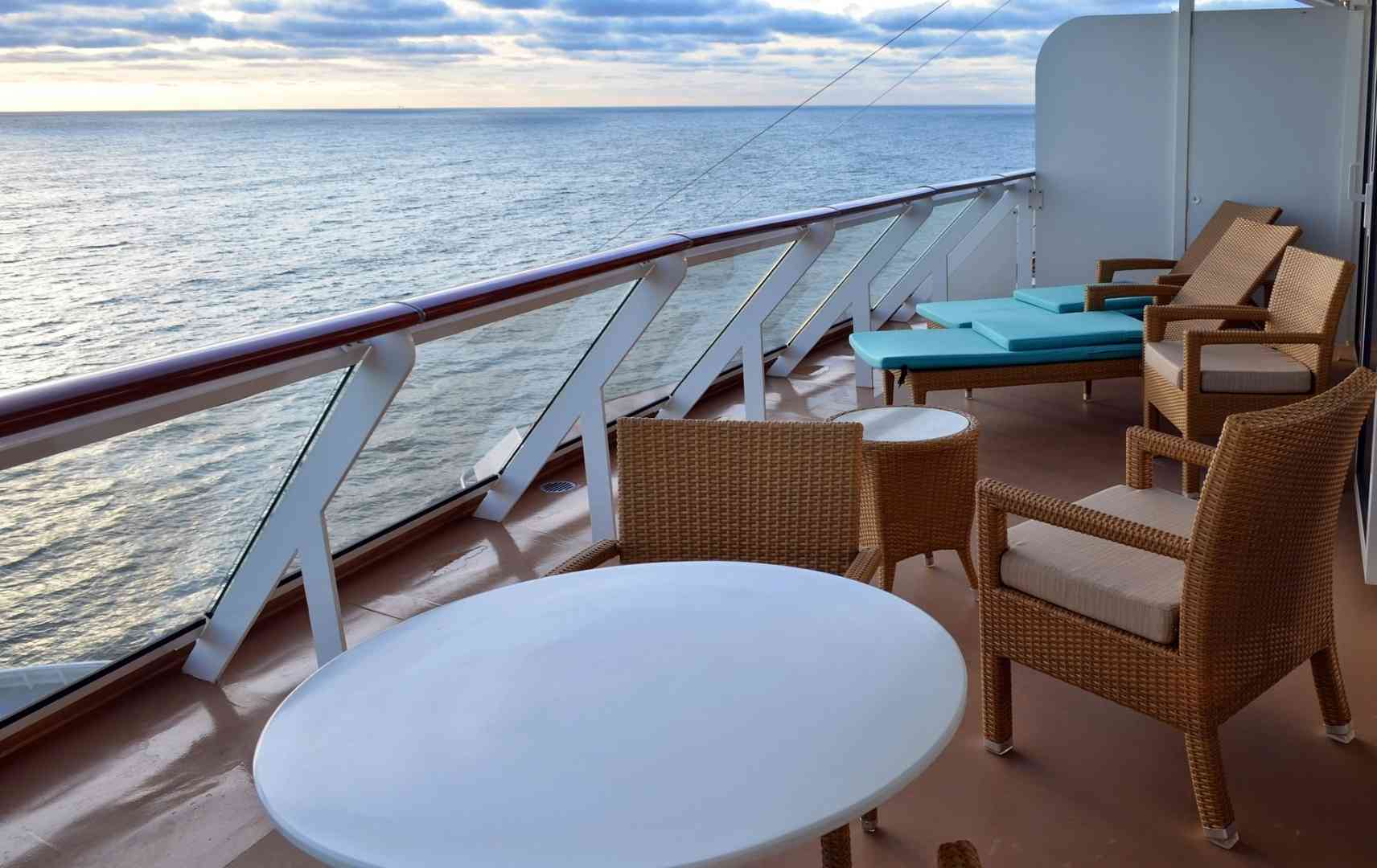 Balkonkabine mit Blick aufs Meer