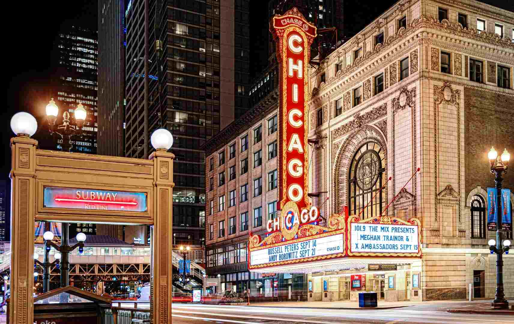 Das Chicago Theatre bei Abend