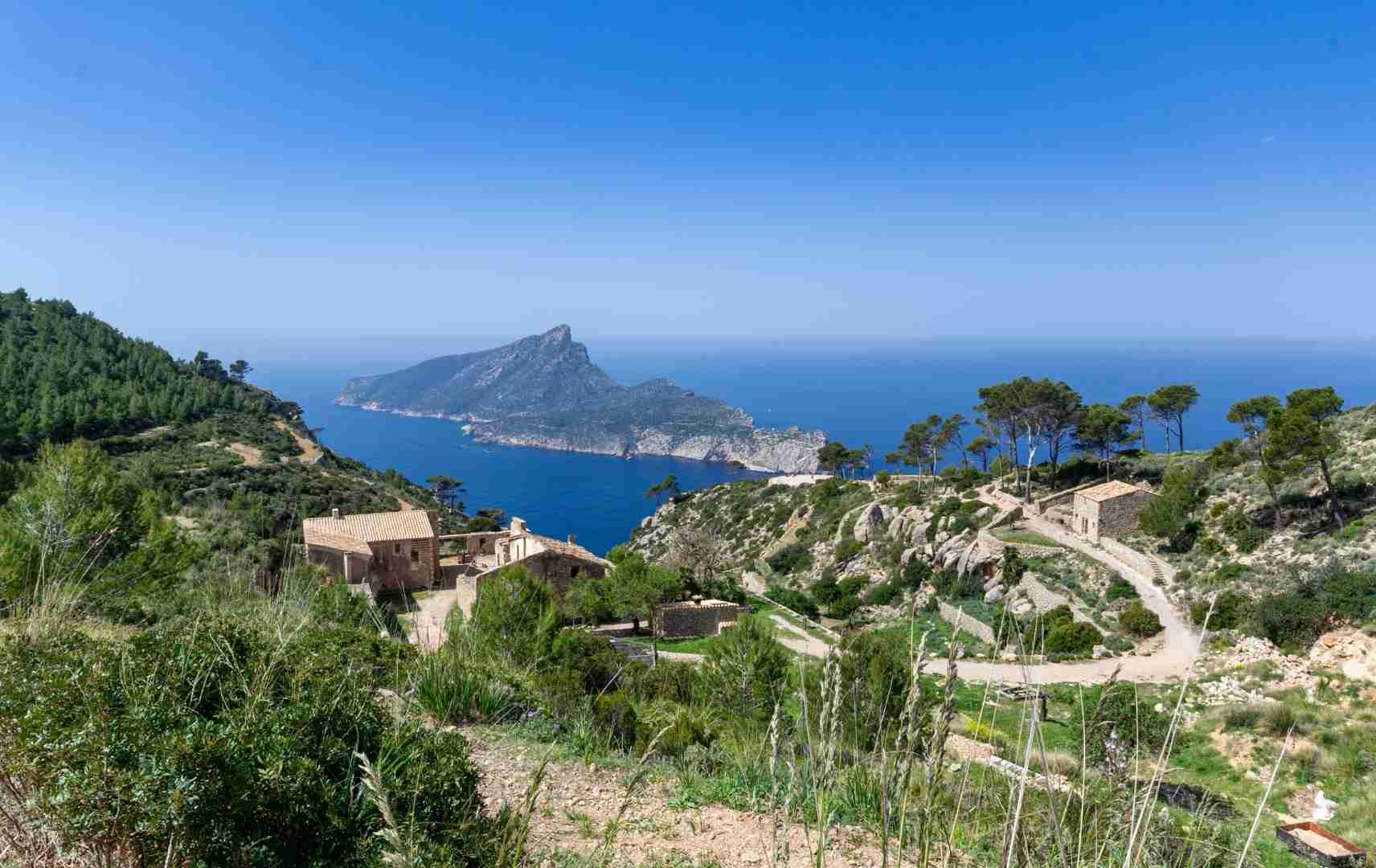 La Trapa Klosterruine mit Insel Sa Dragonera im Südwesten Mallorcas