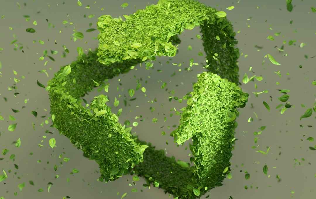 grüne Blätter formen ein Recyclingsymbol