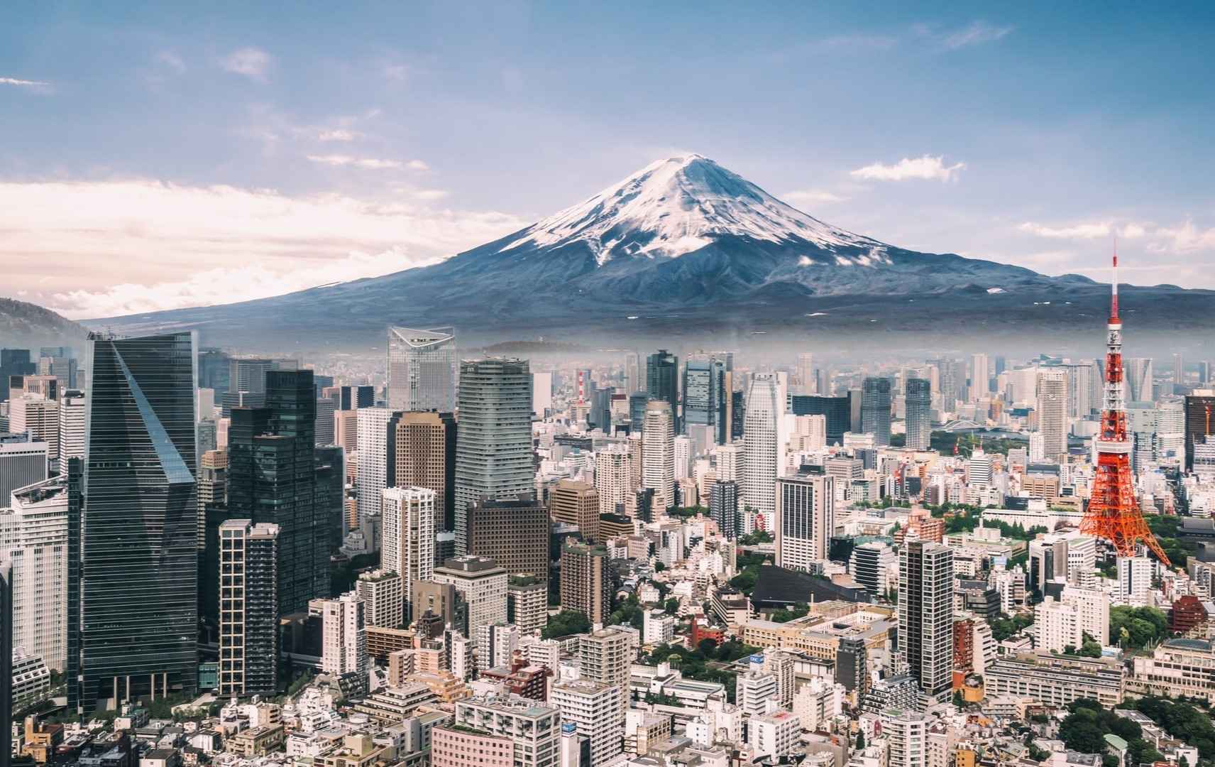 Blick auf Skyline von Tokio und Berg Fuji im Hintergrund