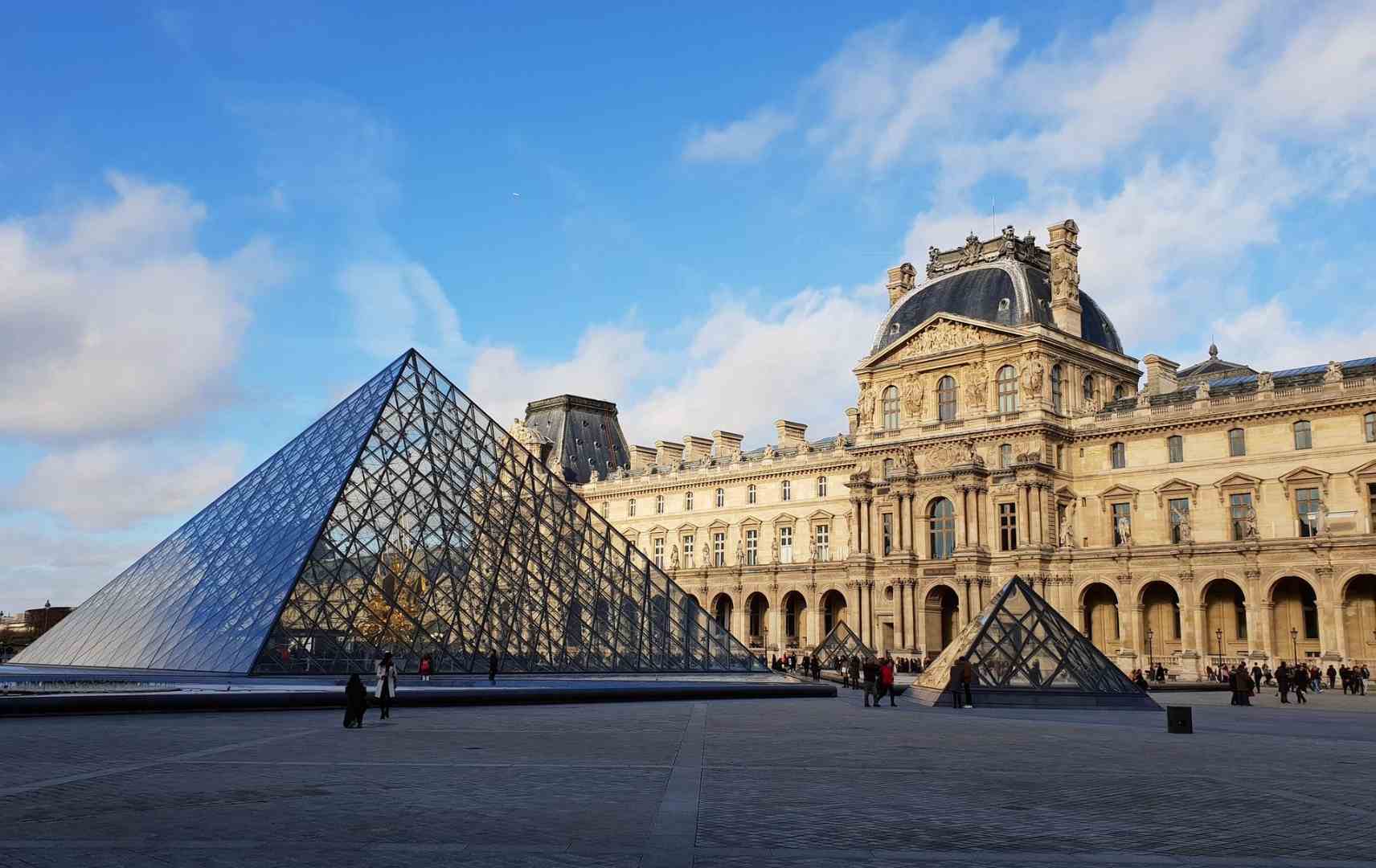 Paris: Louvre