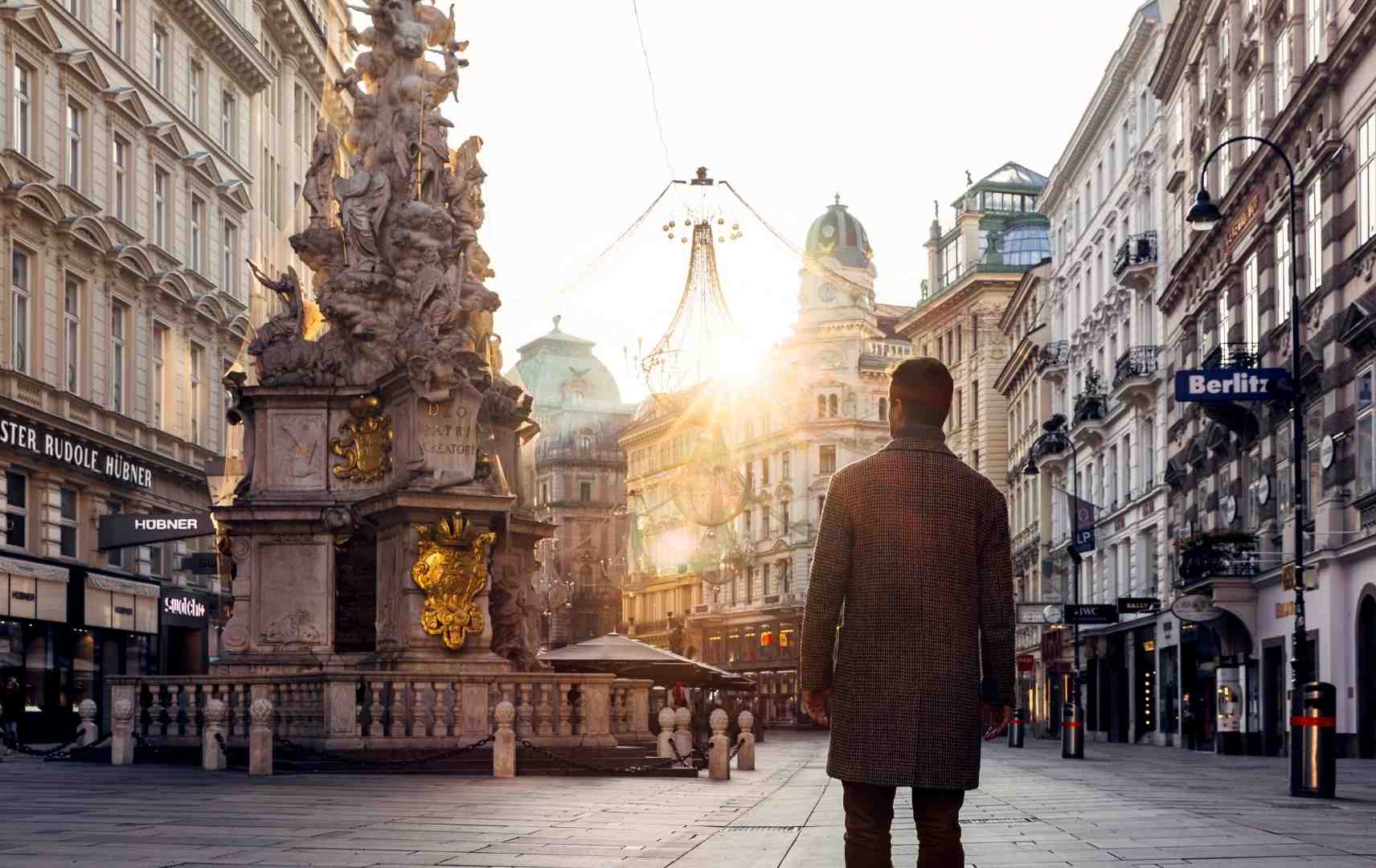 Mann in den Straßen von Wien