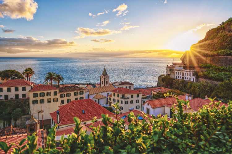 Ponta Do Sol auf Madeira in Portugal beim Sonnenuntergang