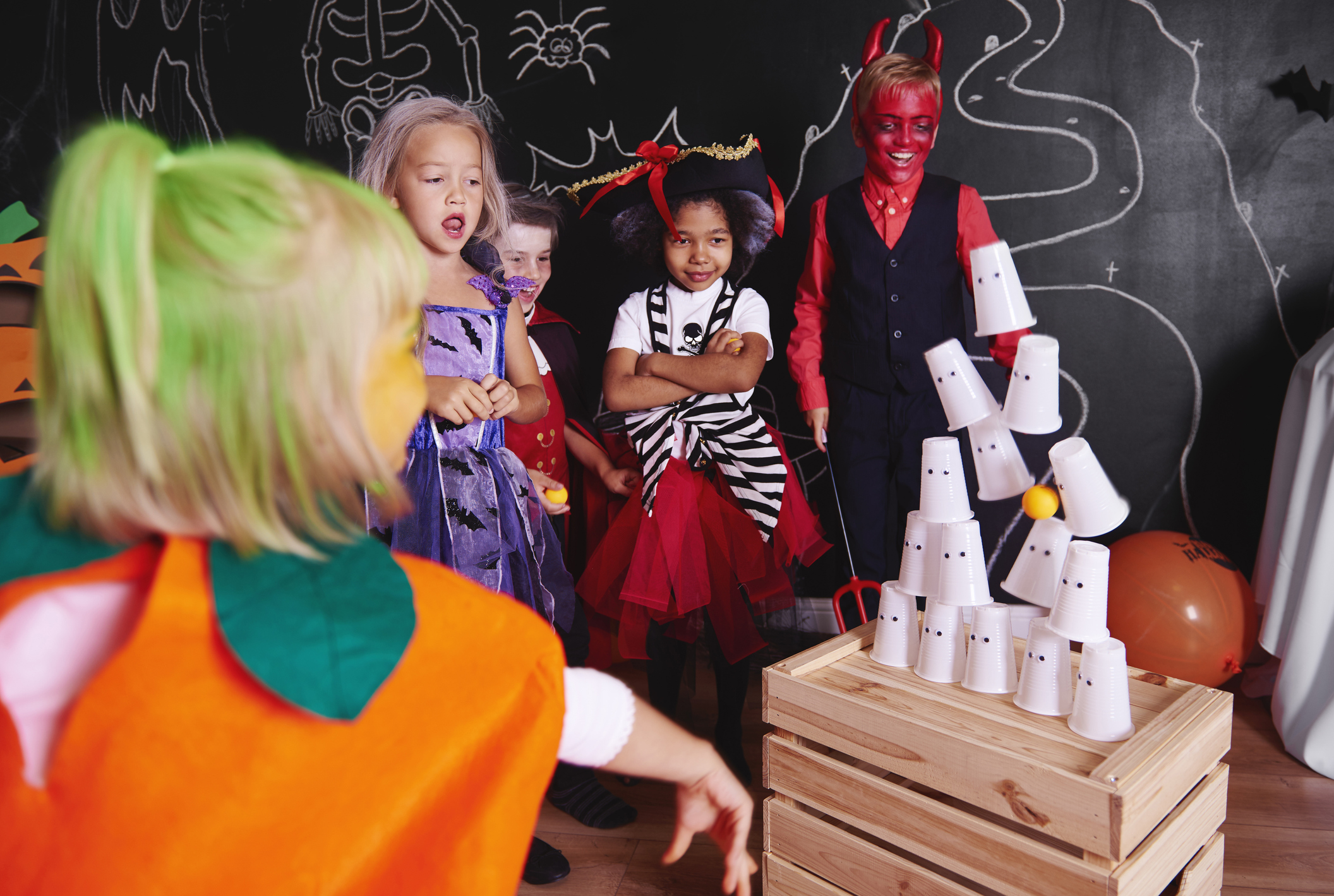 GettyImages-849161616-Kinder, die Teilnahme an Halloween-party
