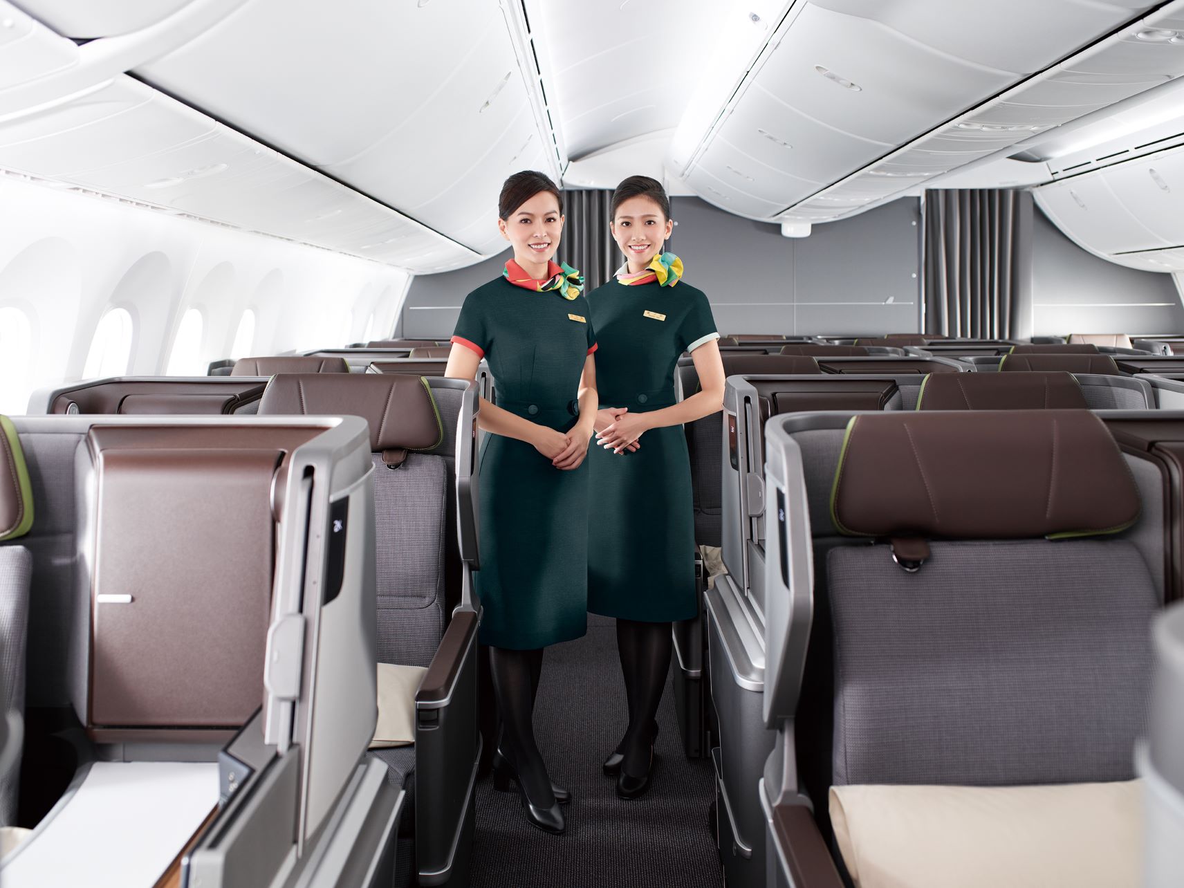 EVA AIR Stewardessen an Bord der Business Class